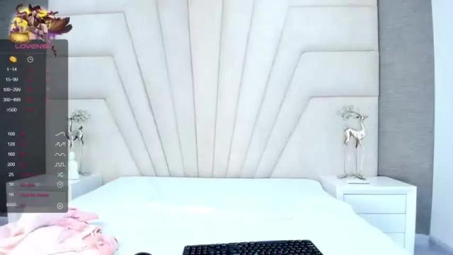 Image 11 of queenvaleryy Stream on Chaturbate on 21 months ago