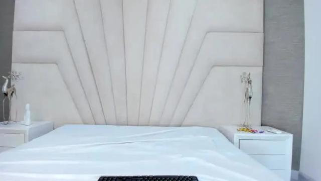 Image 8 of queenvaleryy Stream on Chaturbate on 21 months ago