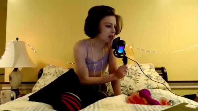 Image 10 of queenvoltairine Stream on Chaturbate on 13 months ago
