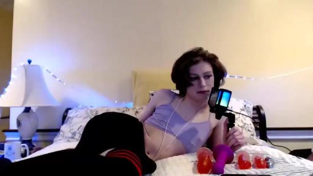 Image 3 of queenvoltairine Stream on Chaturbate on 13 months ago