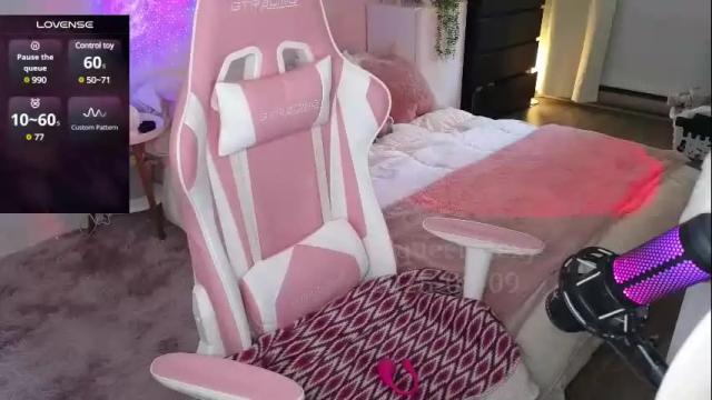 Image 2 of queenx_lexy Stream on Chaturbate on 2 months ago