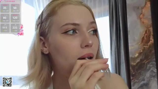 Image 3 of quennaedger Stream on Chaturbate on 1 month ago