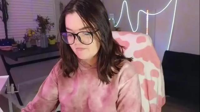 Image 2 of quervoqueen1 Stream on Chaturbate on 12 days ago