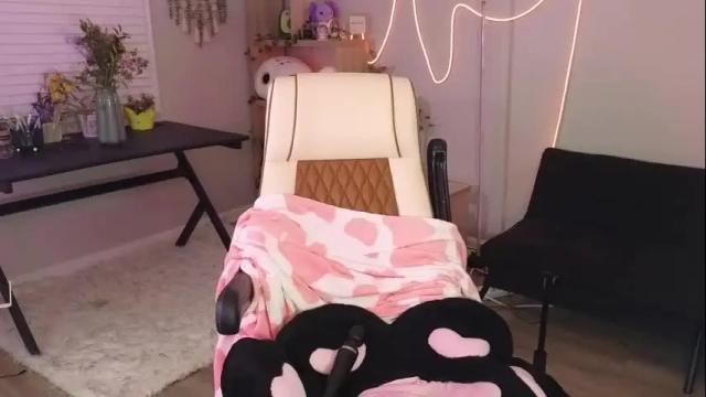 Image 8 of quervoqueen1 Stream on Chaturbate on 8 days ago