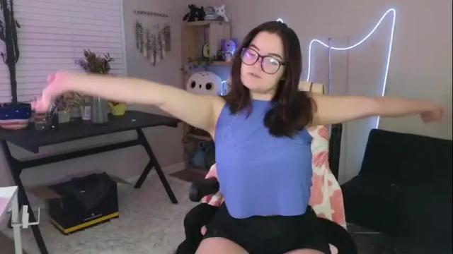 Image 2 of quervoqueen1 Stream on Chaturbate on 5 days ago