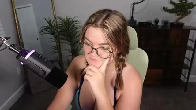 Image 11 of quervoqueen1 Stream on Chaturbate on 11 days ago