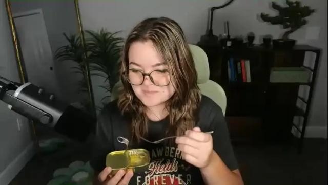 Image 2 of quervoqueen1 Stream on Chaturbate on 3 days ago