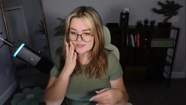 Image 2 of quervoqueen1 Stream on Chaturbate on 3 months ago