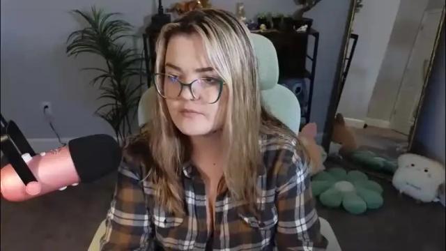 Image 2 of quervoqueen1 Stream on Chaturbate on 1 month ago