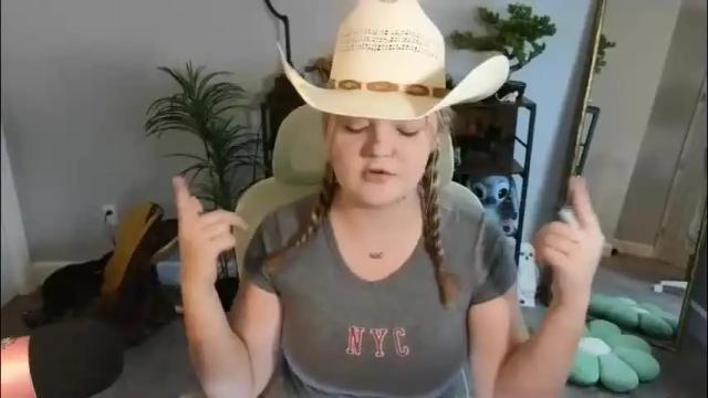 Image 4 of quervoqueen1 Stream on Chaturbate on 26 days ago