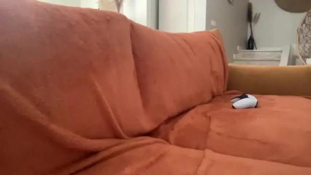 Image 10 of quinnyelena Stream on Chaturbate on 18 months ago