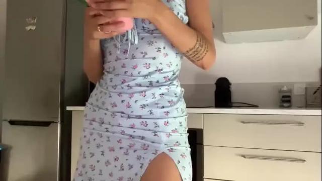 Image 2 of quinnyelena Stream on Chaturbate on 3 months ago