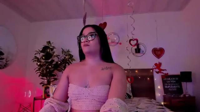 Image 3 of racheallhollins Stream on Chaturbate on 14 months ago