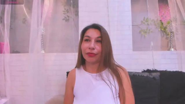 Image 10 of rachelcollins__ Stream on Chaturbate on 15 months ago