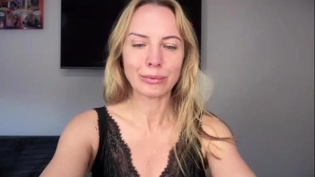 Image 3 of rachelldelicious Stream on Chaturbate on 1 month ago
