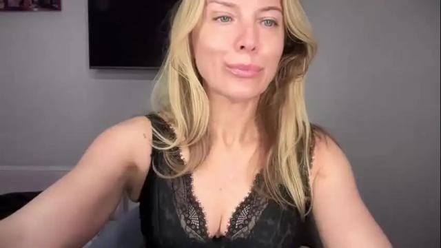 Image 2 of rachelldelicious Stream on Chaturbate on 13 days ago