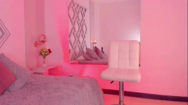 Image 10 of radiant_naomi Stream on Chaturbate on 1 month ago