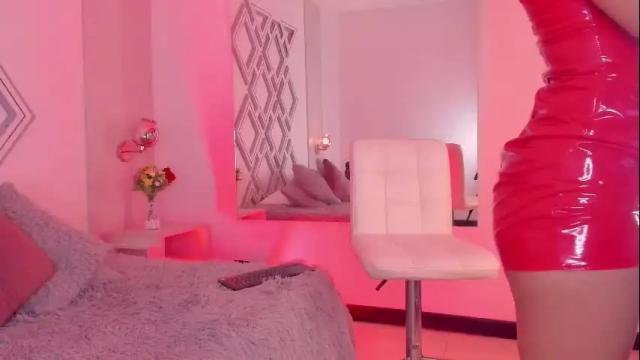 Image 7 of radiant_naomi Stream on Chaturbate on 1 month ago