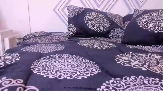 Image 12 of radiant_naomi Stream on Chaturbate on 25 days ago