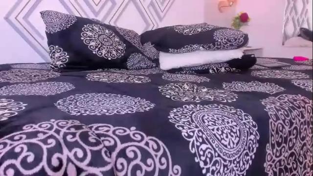 Image 2 of radiant_naomi Stream on Chaturbate on 25 days ago