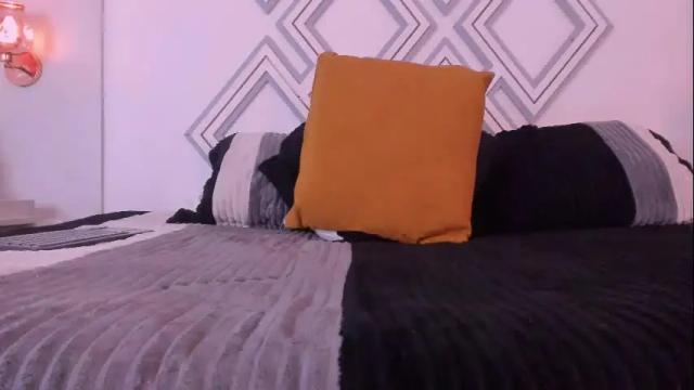 Image 7 of radiant_naomi Stream on Chaturbate on 12 days ago