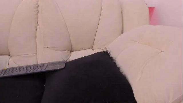 Image 3 of radiant_naomi Stream on Chaturbate on 1 month ago