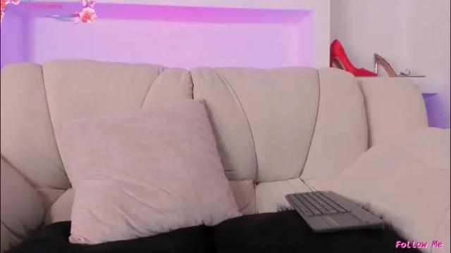 Image 3 of radiant_naomi Stream on Chaturbate on 9 days ago