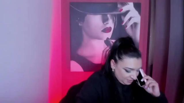 Image 4 of raelledarkstar Stream on Chaturbate on 1 month ago