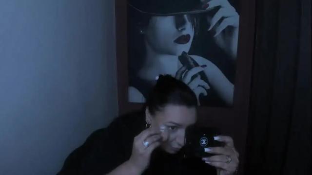 Image 4 of raelledarkstar Stream on Chaturbate on 7 days ago
