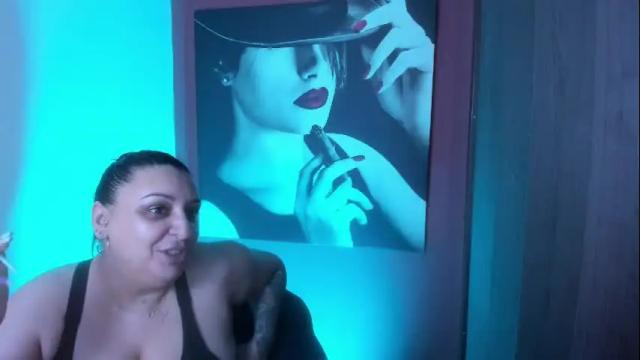 Image 2 of raelledarkstar Stream on Chaturbate on 4 days ago