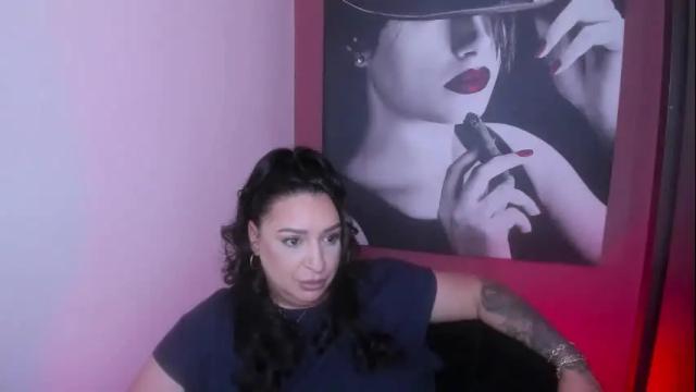 Image 2 of raelledarkstar Stream on Chaturbate on 1 month ago