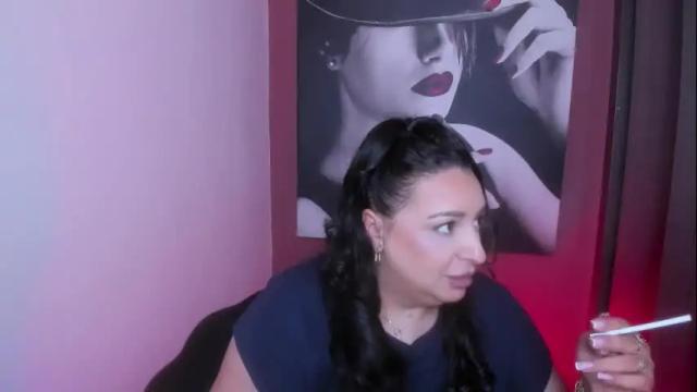 Image 3 of raelledarkstar Stream on Chaturbate on 1 month ago