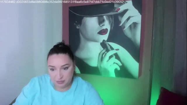 Image 12 of raelledarkstar Stream on Chaturbate on 27 days ago
