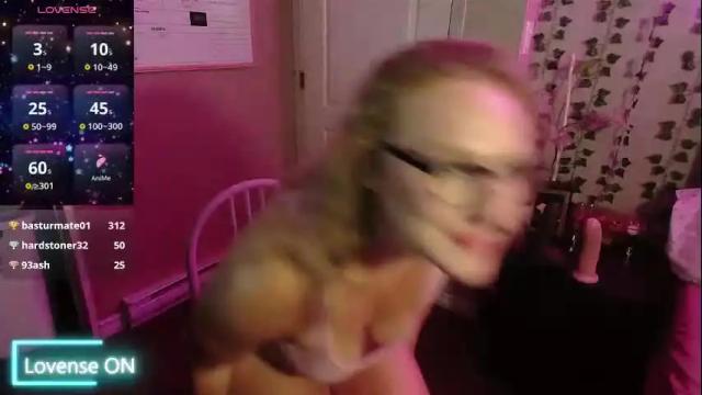 Image 6 of rainbowxxstar Stream on Chaturbate on 6 months ago