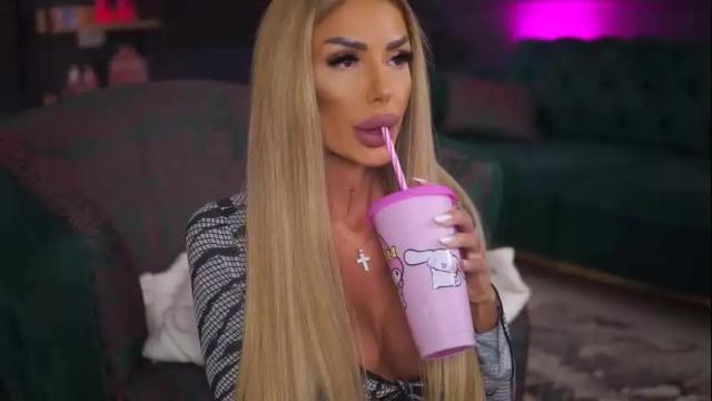 Image 2 of raquellevon Stream on Chaturbate on 16 days ago