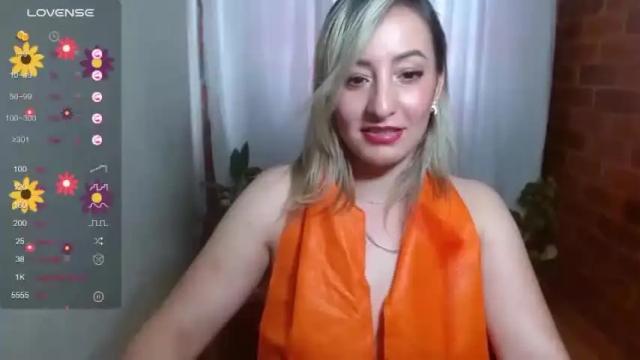 Image 8 of rashell_roses1 Stream on Chaturbate on 26 months ago