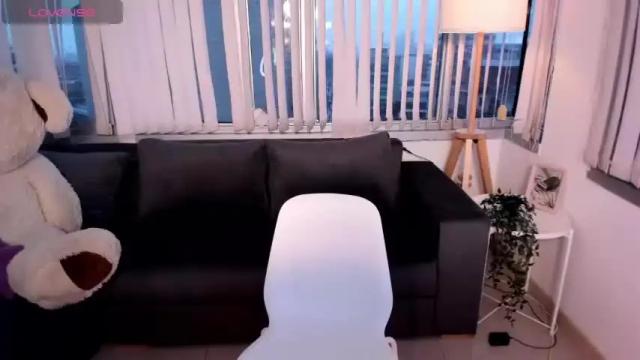 Image 3 of raven__white Stream on Chaturbate on 15 months ago