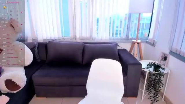 Image 4 of raven__white Stream on Chaturbate on 14 months ago