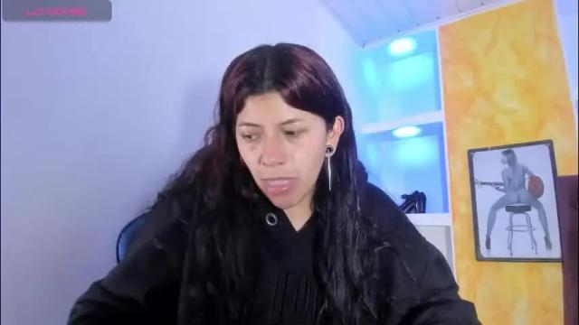 Image 2 of raven_rouge Stream on Chaturbate on 9 days ago