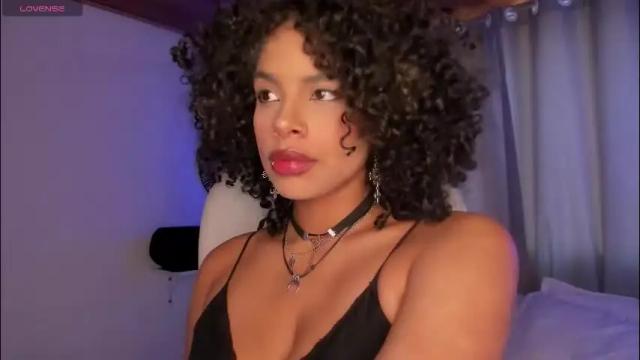 Image 2 of ravenlee_ Stream on Chaturbate on 2 months ago