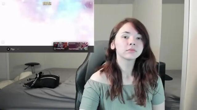 Image 2 of ravenmoore_97 Stream on Chaturbate on 22 months ago