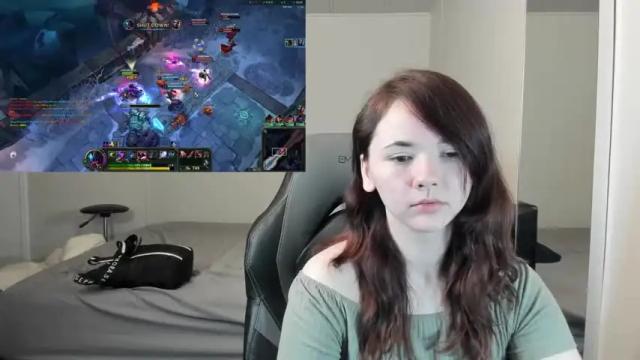 Image 3 of ravenmoore_97 Stream on Chaturbate on 22 months ago