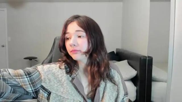 Image 2 of ravenmoore_97 Stream on Chaturbate on 22 months ago
