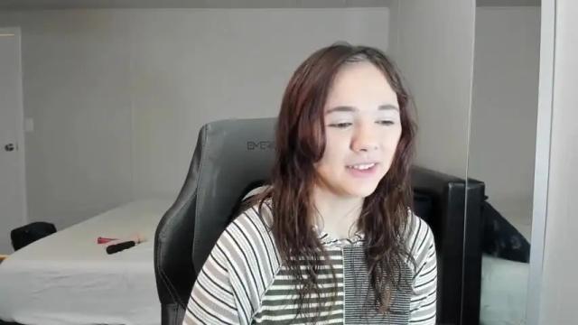 Image 3 of ravenmoore_97 Stream on Chaturbate on 21 months ago