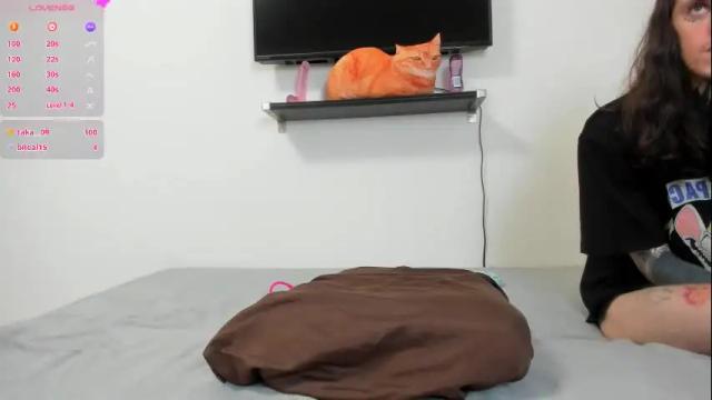 Image 8 of ravenoousbiter Stream on Chaturbate on 13 days ago