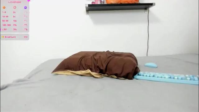 Image 2 of ravenoousbiter Stream on Chaturbate on 5 months ago