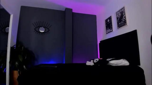 Image 4 of ravenwitch_ Stream on Chaturbate on 2 months ago