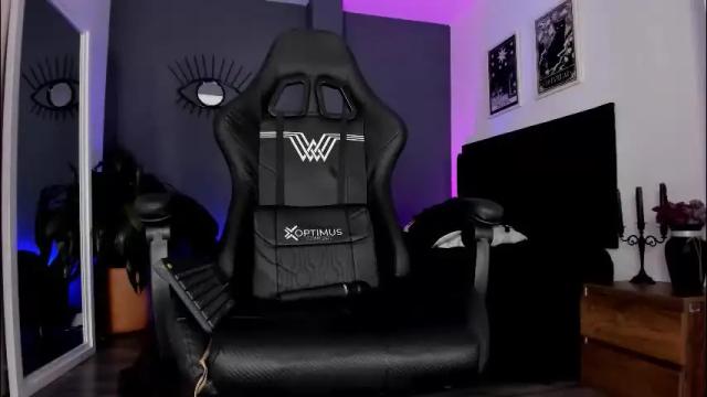 Image 4 of ravenwitch_ Stream on Chaturbate on 2 months ago