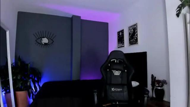 Image 4 of ravenwitch_ Stream on Chaturbate on 1 month ago
