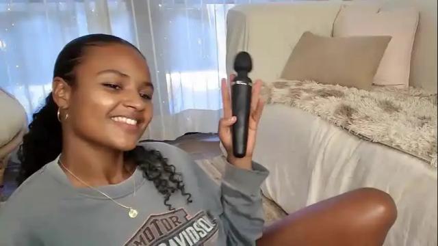 Image 3 of ravynrichards Stream on Chaturbate on 20 months ago